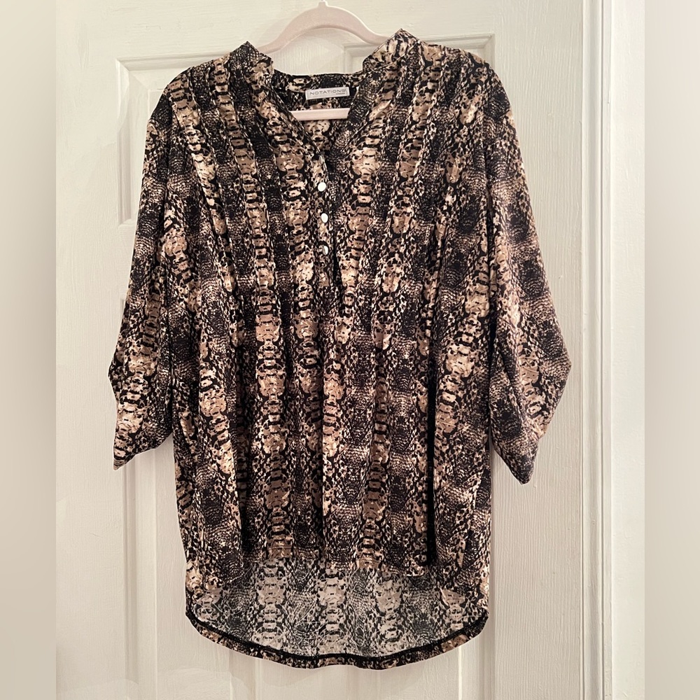 Size 1X brown black beige tan patterned long sleeve blouse